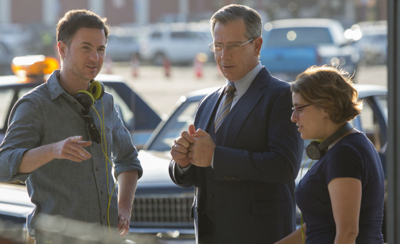 Fleck and Boden talking with that dastardly Skrull Talos, played by Ben Mendelsohn.